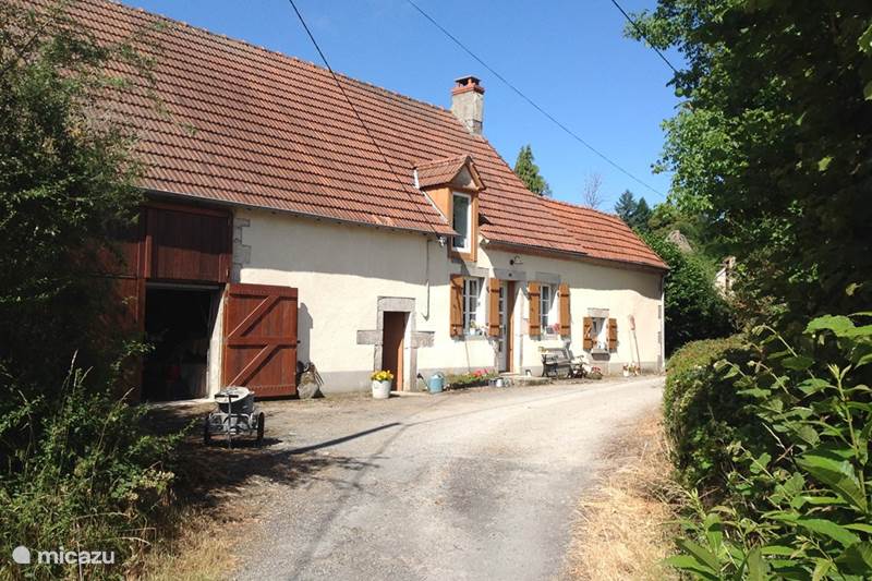 Vacation rental France, Creuse, Toulx-Sainte-Croix Farmhouse Beau Oscar