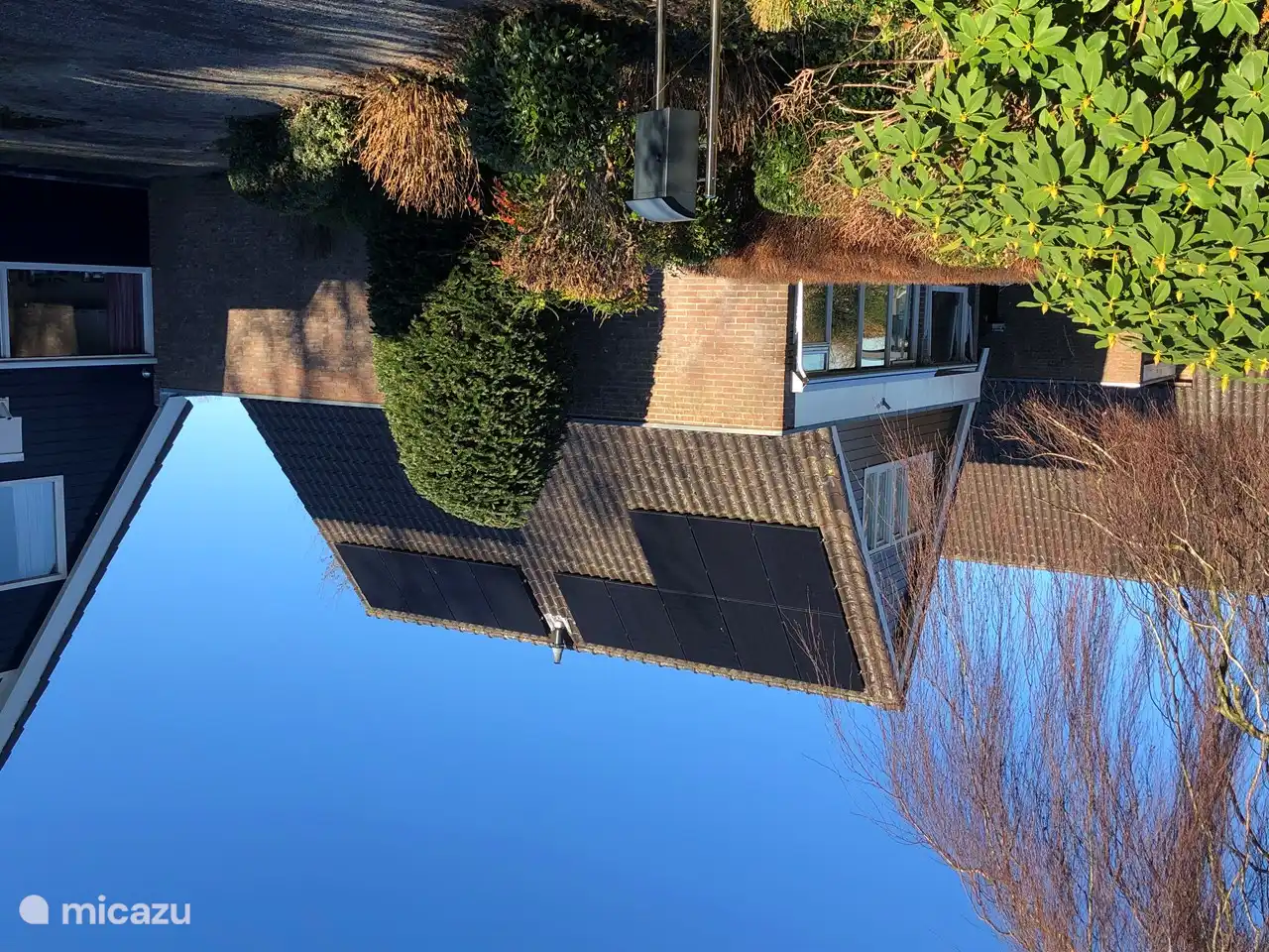 Het huis is voorzien van 12 zonnepanelen