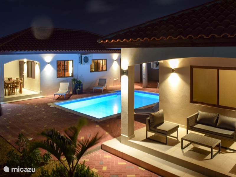 Vakantiehuis Aruba, Noord, Tanki Leendert Vakantiehuis Modern Huis groot zwembad SUV Auto
