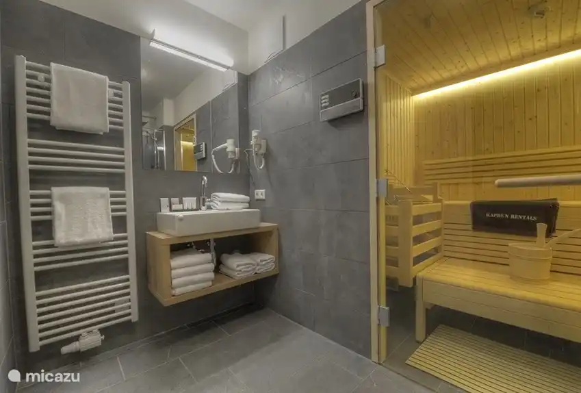 1 des 3 Badezimmer verfügt über eine eigene Sauna!