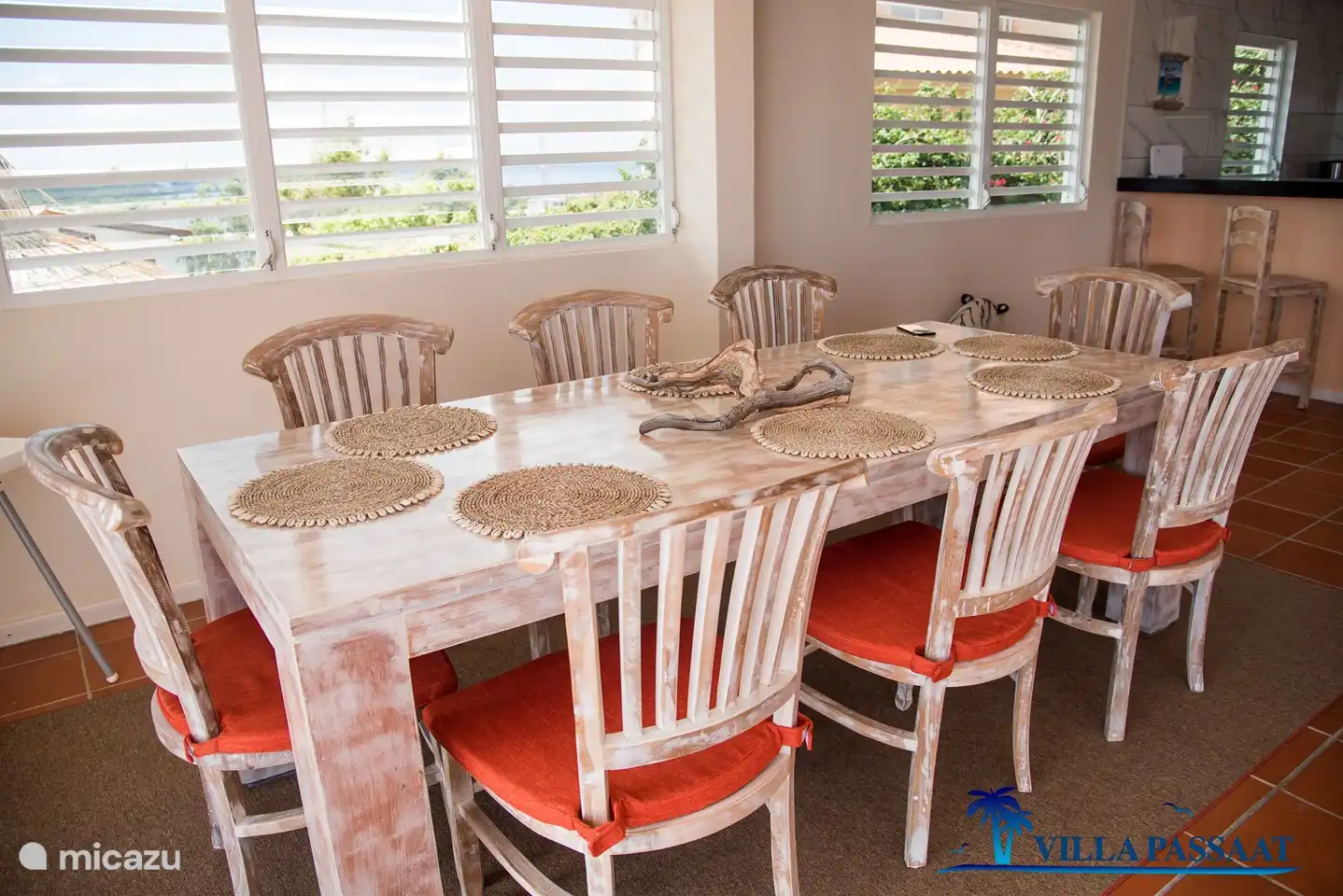 Salle à manger spacieuse et attrayante