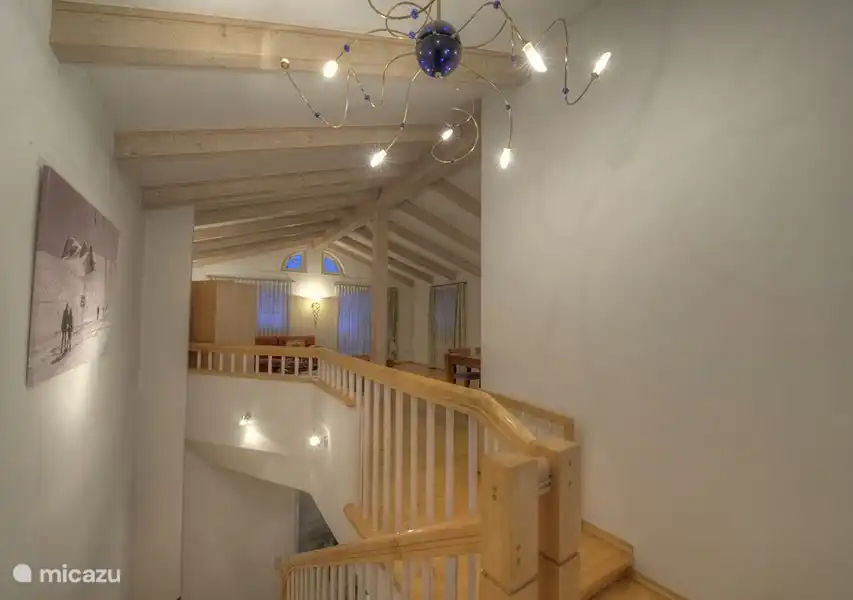 Arriba, un ambiente muy abierto y espacioso.