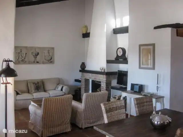Casa El Encuentro en España, Andalucía, Canillas de Aceituno - villa Acogedor salón con estufa de pellets