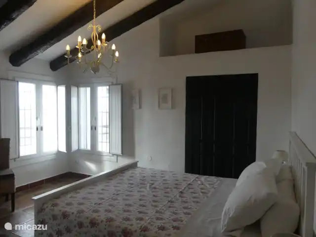 Casa El Encuentro en España, Andalucía, Canillas de Aceituno - villa Escritorio en el dormitorio principal. Este dormitorio da a la piscina.