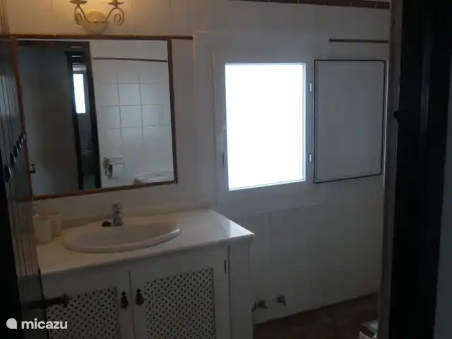 Casa El Encuentro en España, Andalucía, Canillas de Aceituno - villa Baño separado en el segundo dormitorio con ducha y WC.