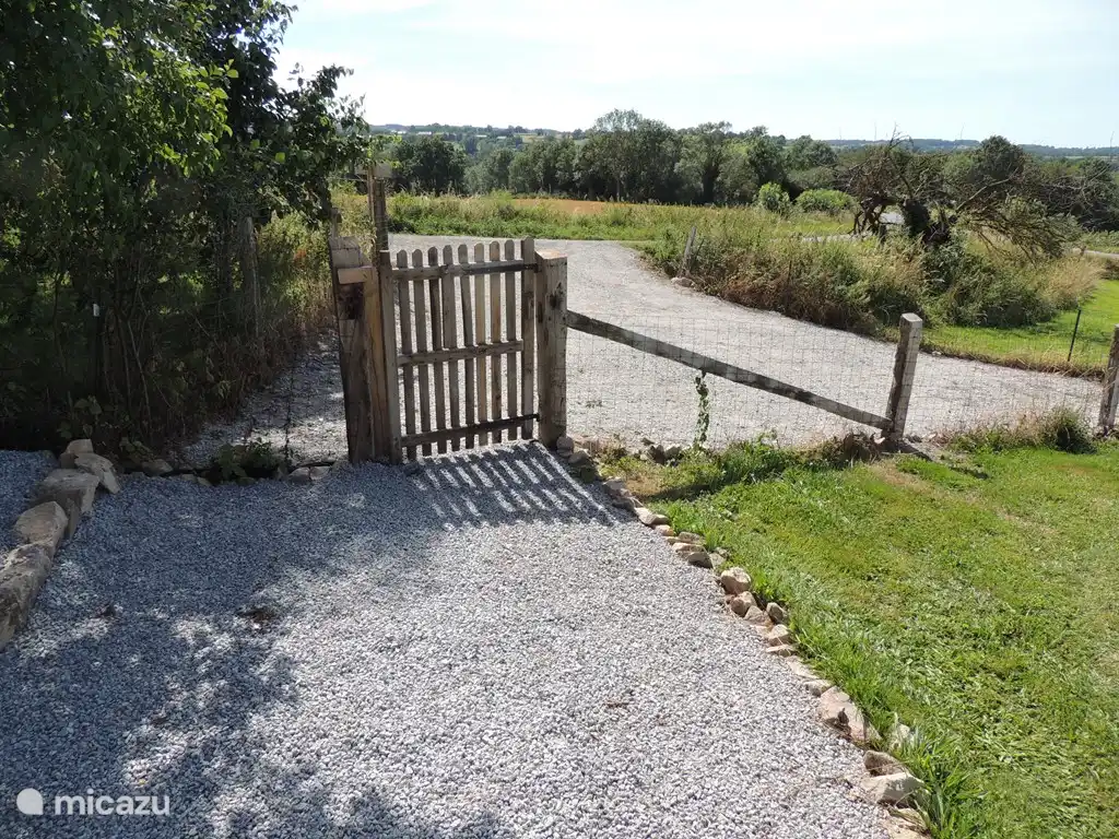 Parkplatz mit eigenem Eingang