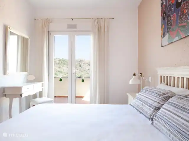 Villa Buena Vista | Espagne, Costa Blanca, Dénia - villa Chambre parentale avec coiffeuse, grand placard, art et accès direct à la terrasse !