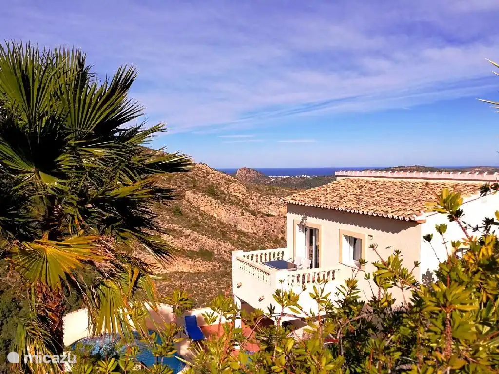 ¡Disfruta de la naturaleza, las vistas, el sol y la comodidad de la villa!