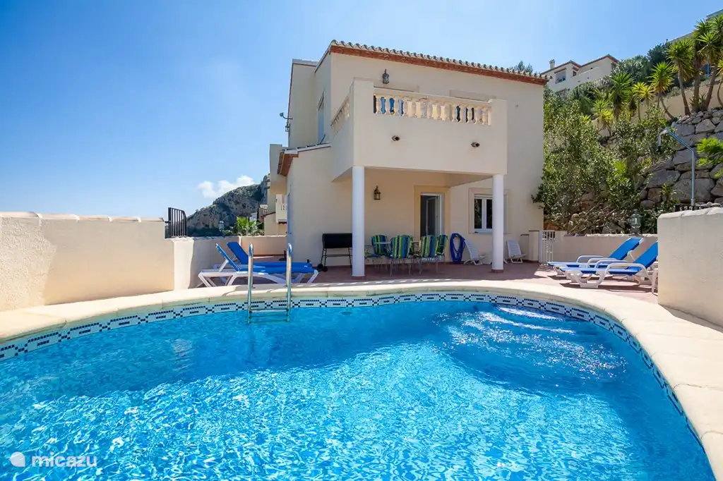 La villa está situada en una zona tranquila. ¡Disfruta de la vista!