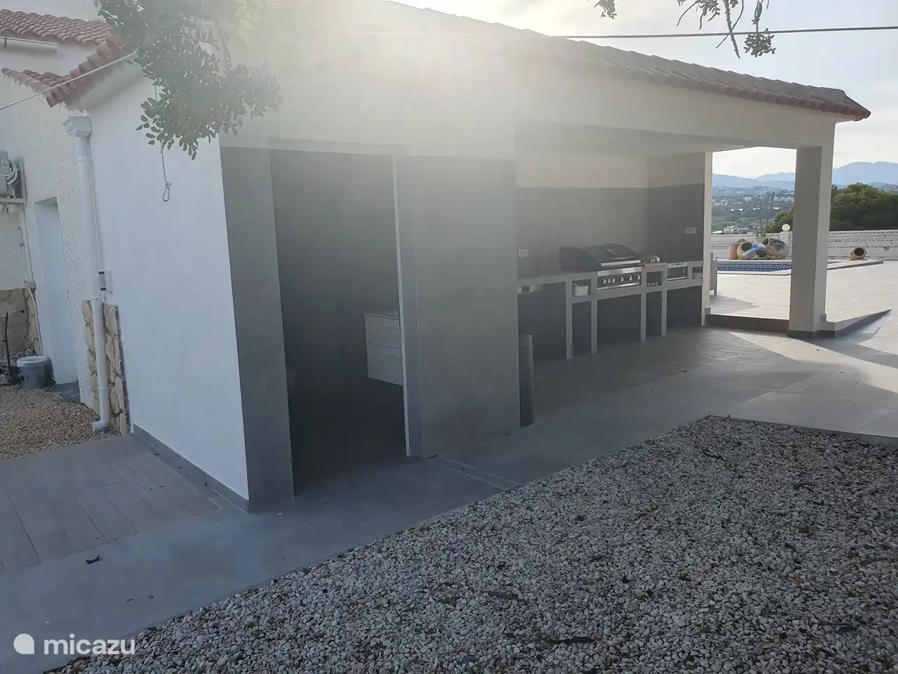 Außentoilette und Außenküche