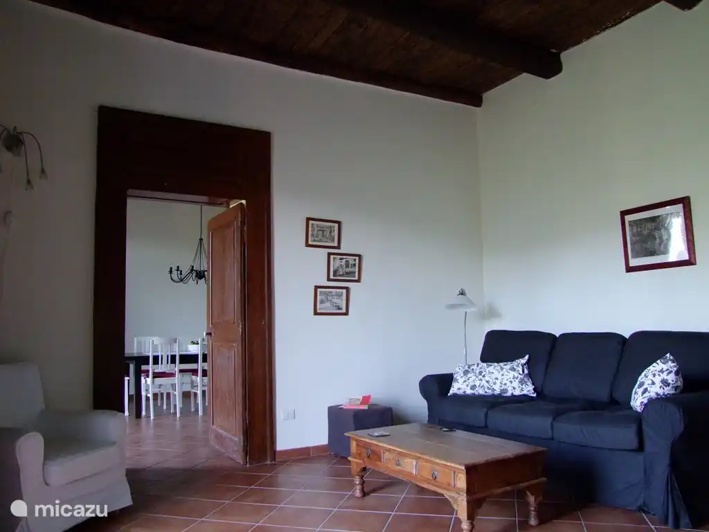 salón con zona de estar