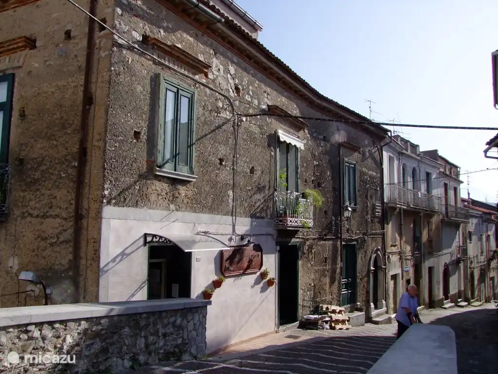 'alimentari' en el pueblo