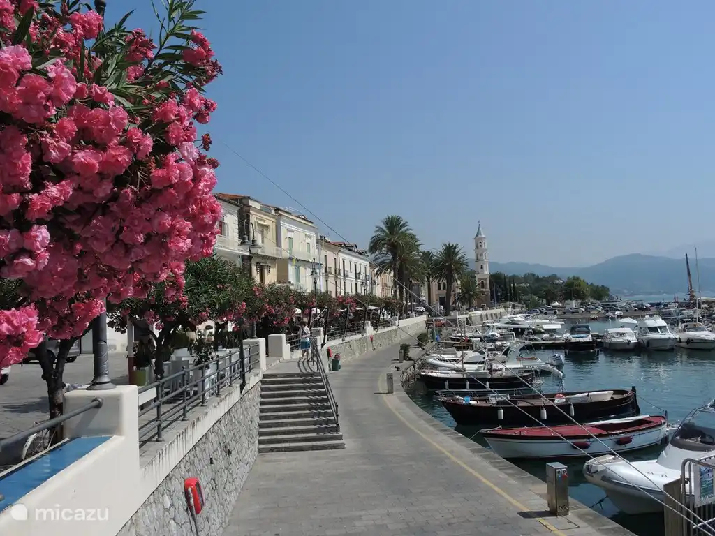 Scario, encantador pueblo pesquero con un agradable bulevar