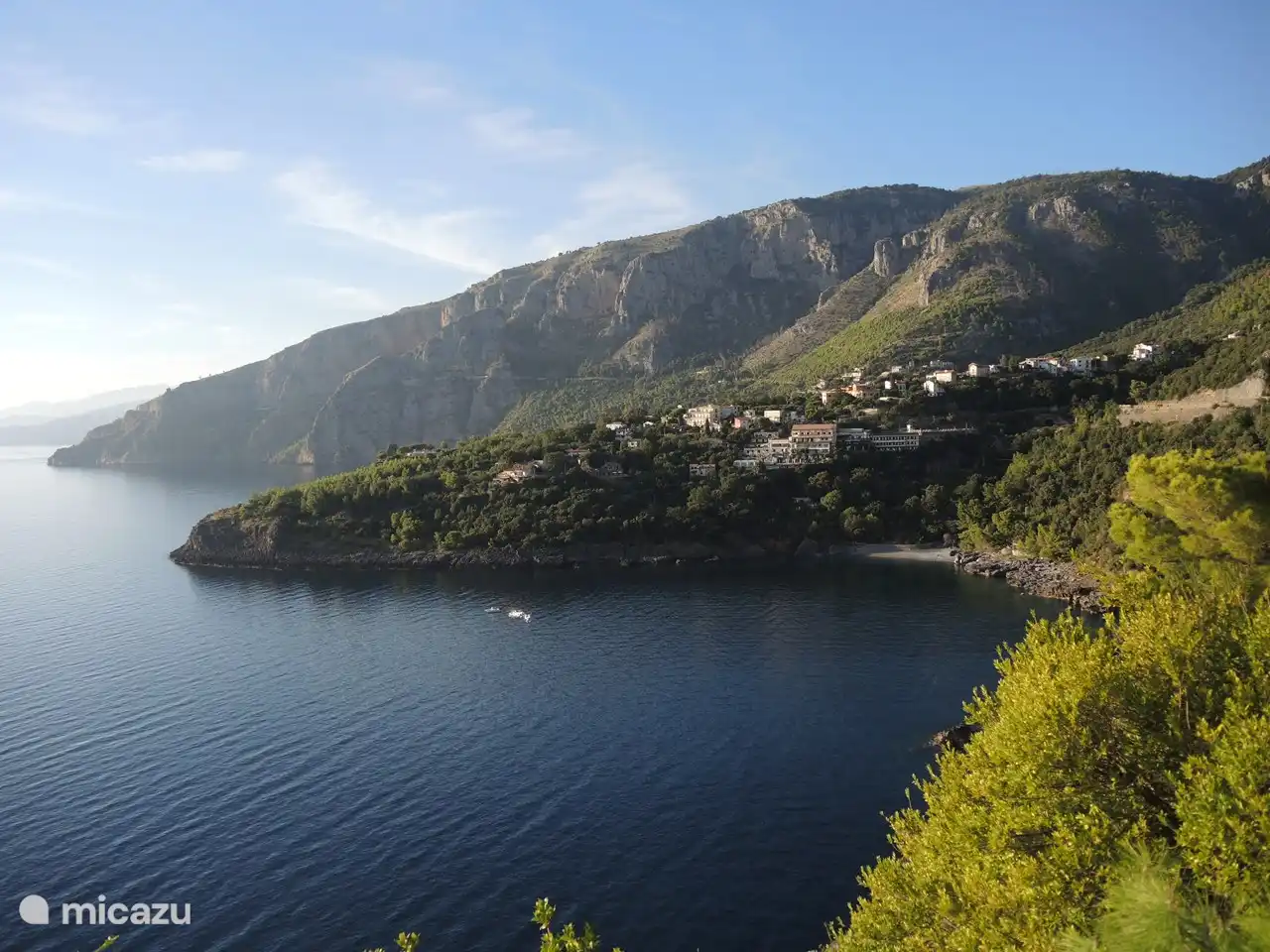 El pueblo de Acquafredda en la hermosa carretera costera de Sapri a Maratea