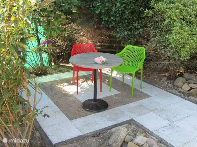 Location de Vacances Pays-Bas, Hollande du Nord, Caps, bungalow - Bungalow Petten aan Zee coin salon calme dans le jardin
