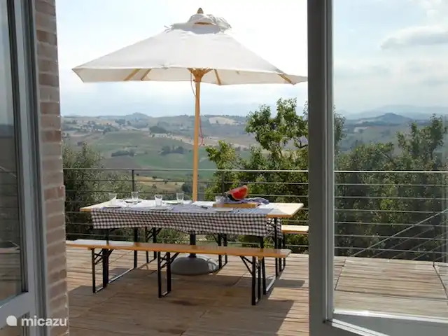 Location de Vacances Italie, Marche, Montegiorgio, maison de vacances - La maison de Giorgio Terrasse avec vue fabuleuse