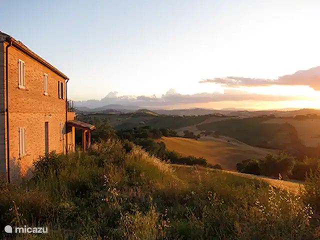 Location de Vacances Italie, Marche, Montegiorgio, maison de vacances - La maison de Giorgio Ciel du soir