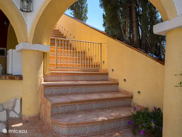 Finca Bilou, maison de vacances pour 10 personnes | Espagne, Costa Blanca, Aigües - finca Escalier menant à la terrasse sur le toit, sécurité enfants