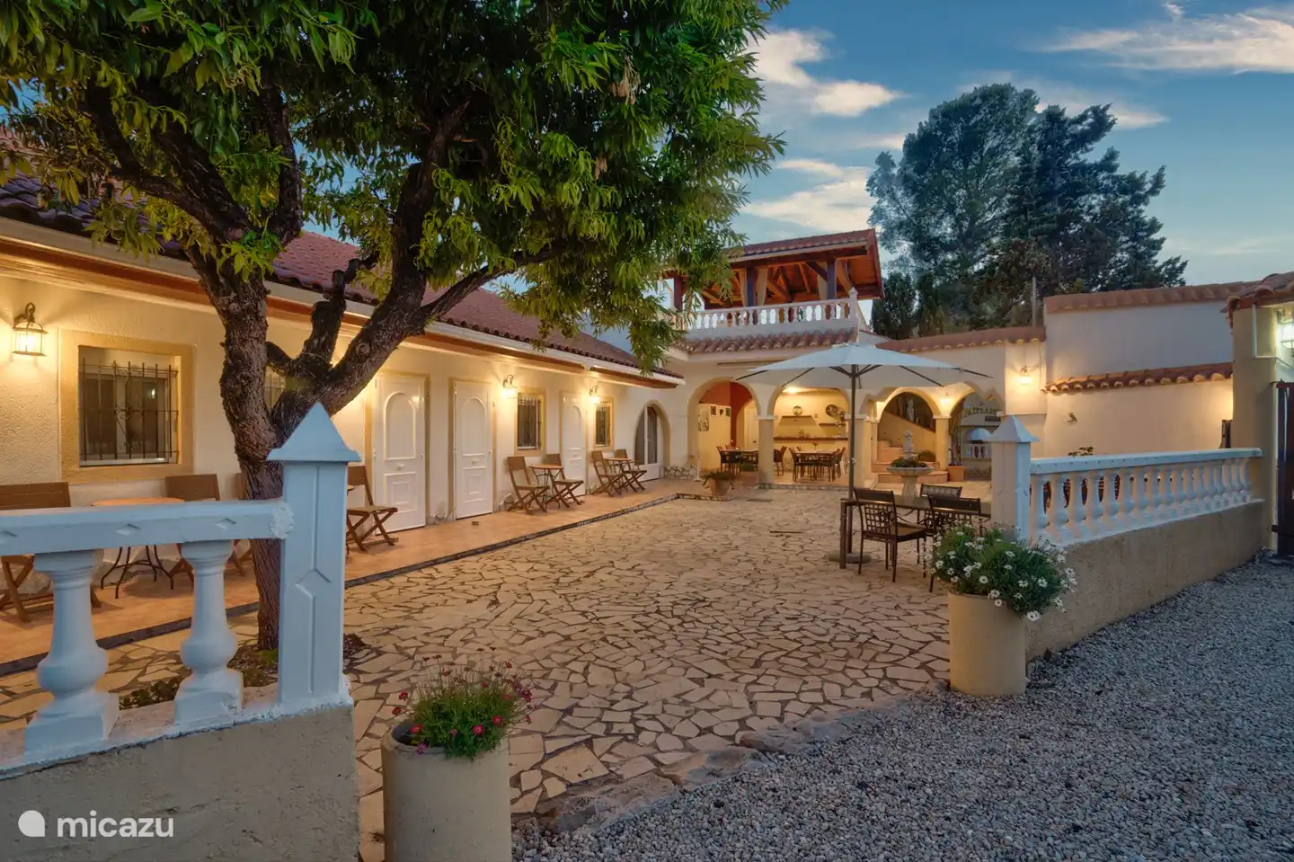 Terrasse mit Beleuchtung