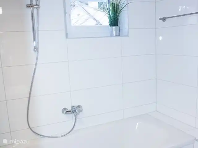 Haus GlückAuf 1&2,Sauna,Bains à remous,Piscine | Autriche, Carinthie, Arnoldstein - maison de vacances Salle de bain 2 avec meuble vasque et armoire miroir