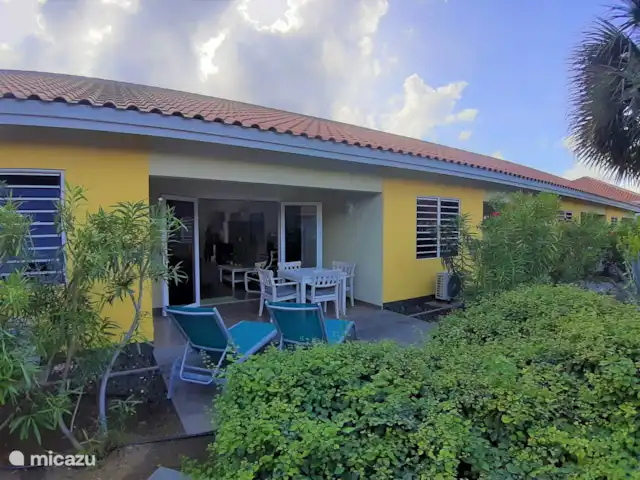 Casa Happy Peace huren in Curaçao, Curacao-Midden, Blue Bay - geschakelde woning Overdekt terras met ligbedden