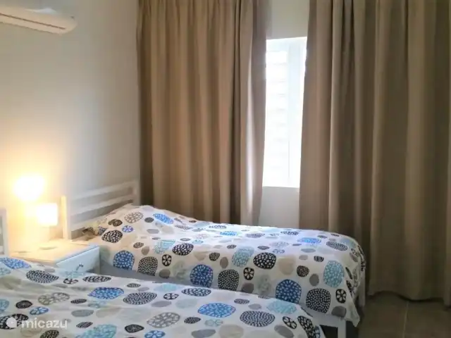 Casa Happy Peace huren in Curaçao, Curacao-Midden, Blue Bay - geschakelde woning 2e slaapkamer met twee 1-persoonsbedden