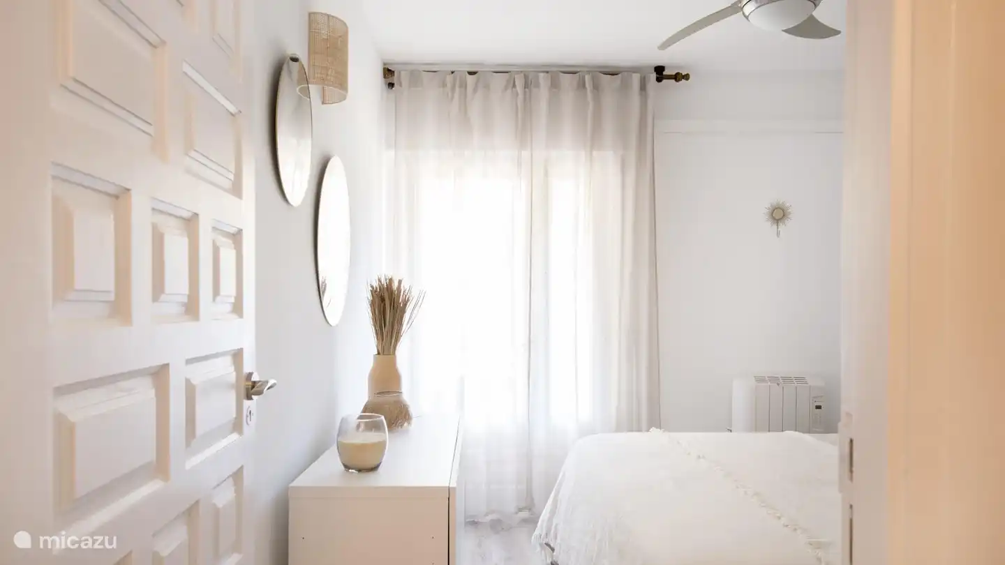 Chambre 1 - chambre des maîtres (matelas à ressorts)