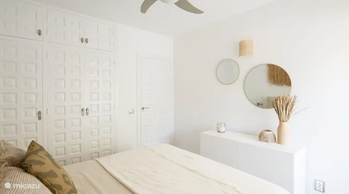 Chambre 1 - chambre des maîtres (matelas à ressorts)