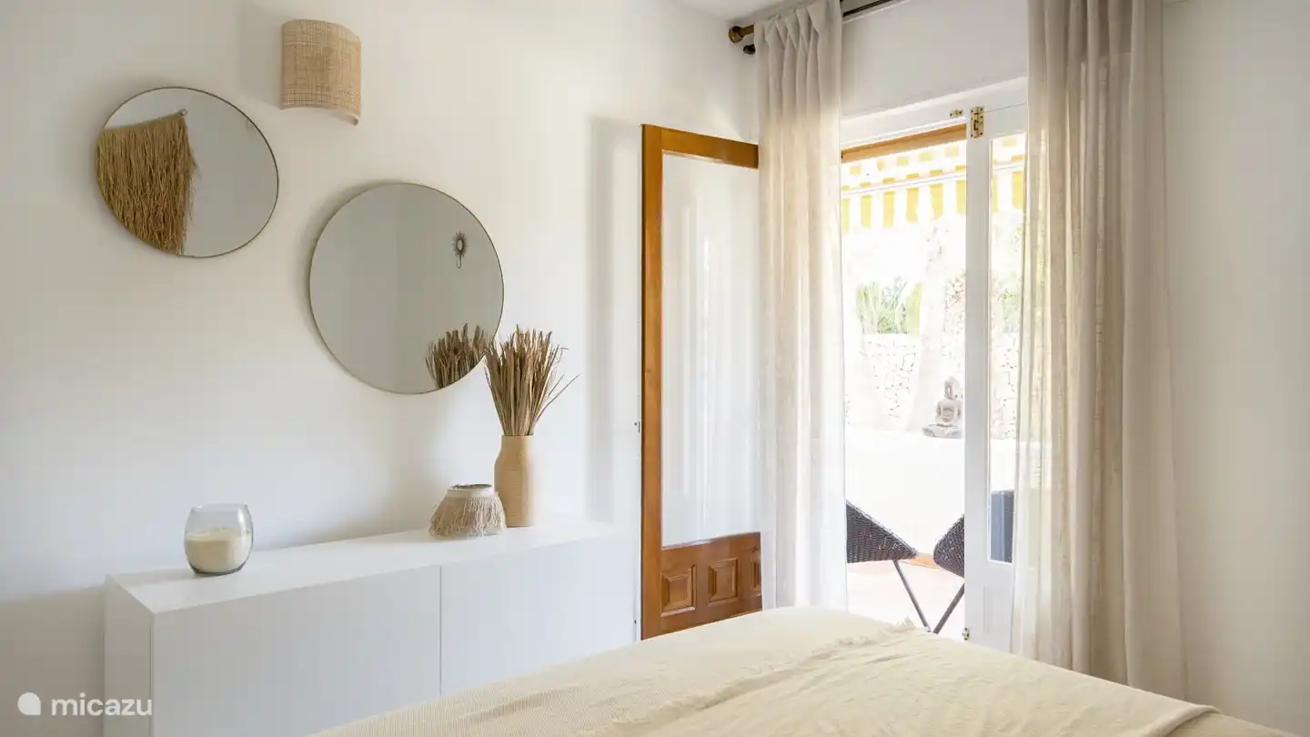 Chambre 1 - chambre des maîtres (matelas à ressorts)