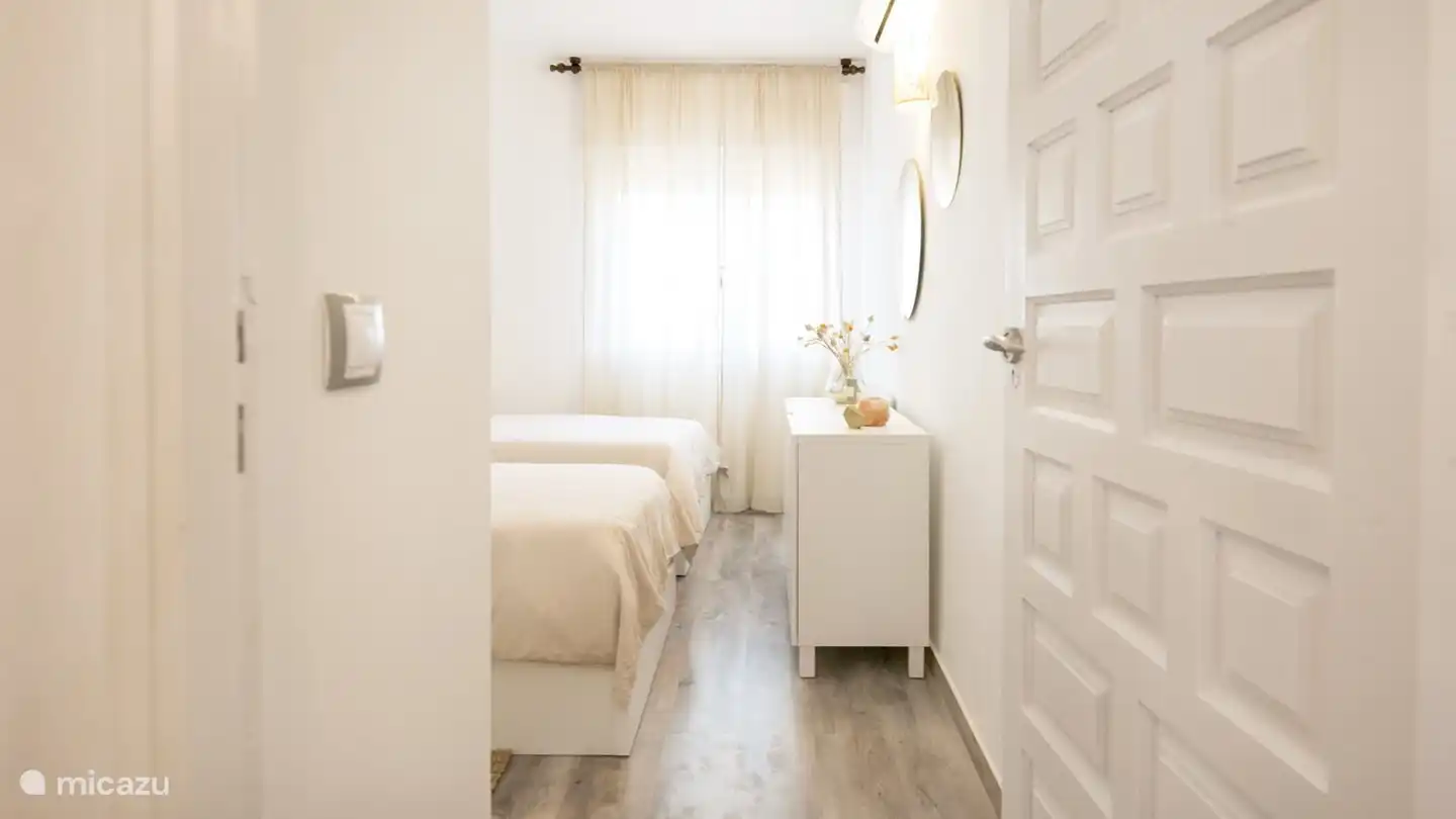 Chambre 2 - deux lits simples avec surmatelas