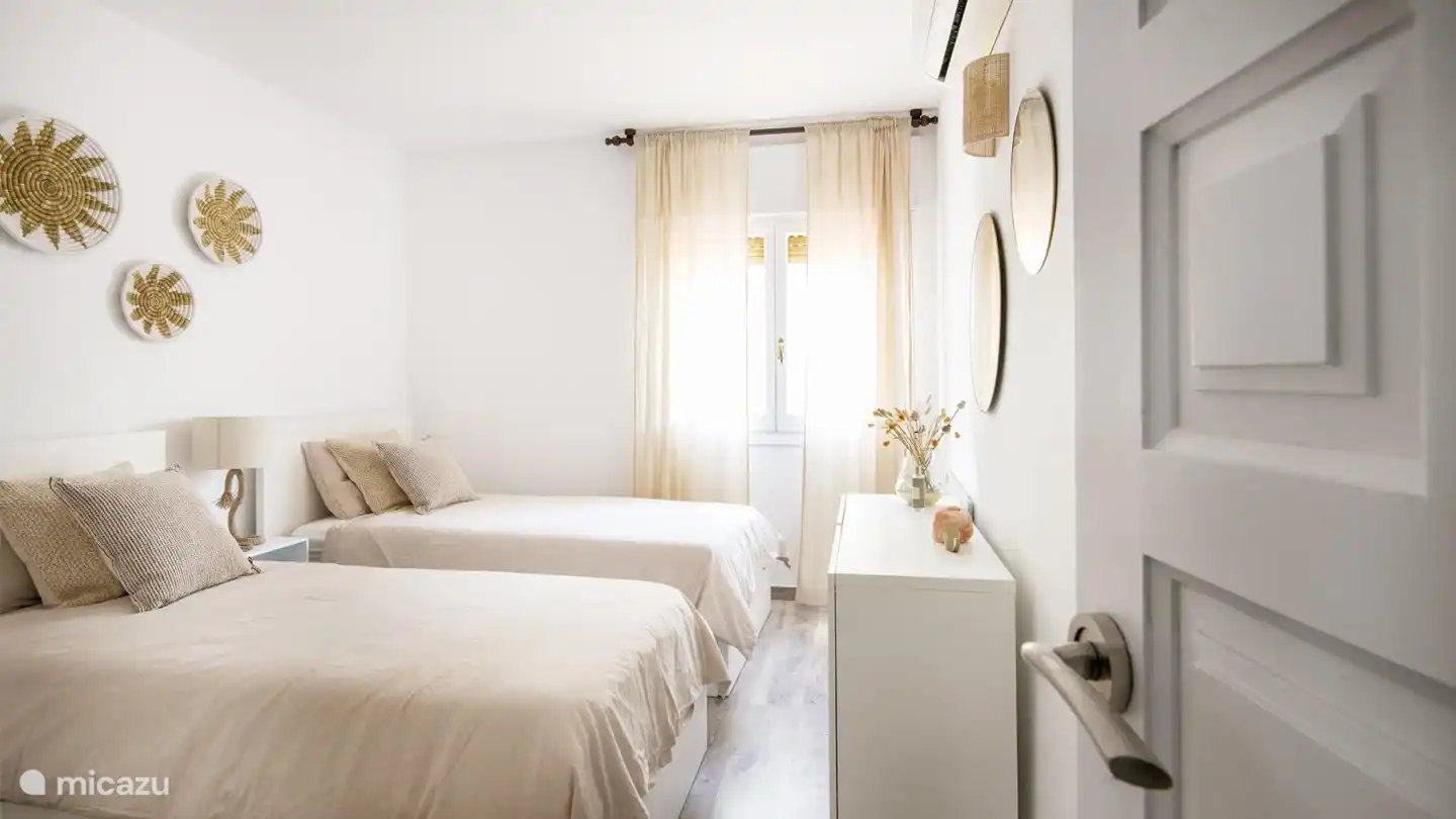 Chambre 2 - deux lits simples avec surmatelas