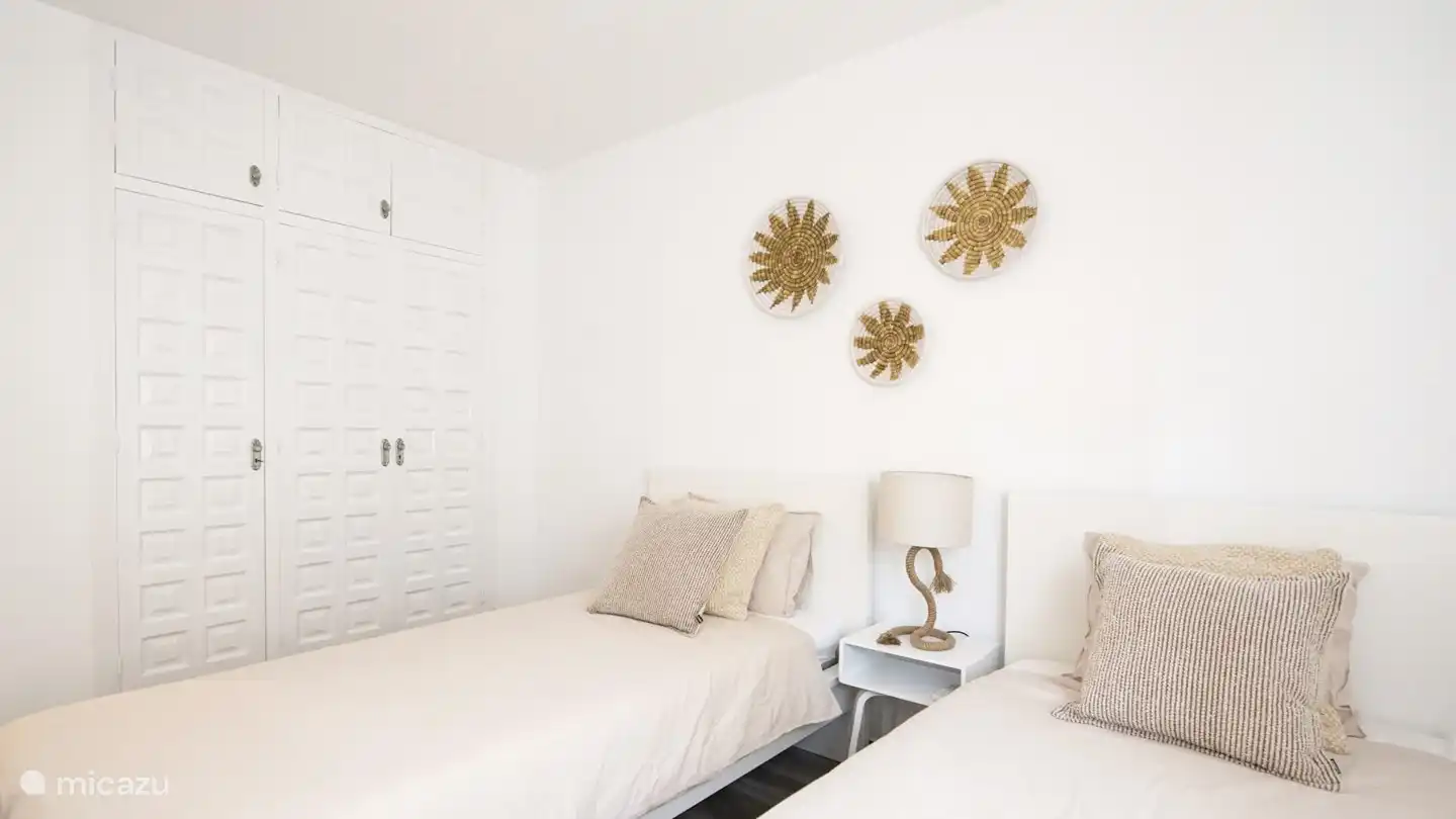 Chambre 2 - deux lits simples avec surmatelas