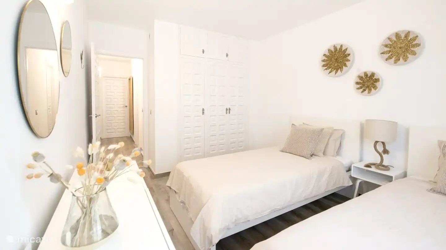 Chambre 2 - deux lits simples avec surmatelas