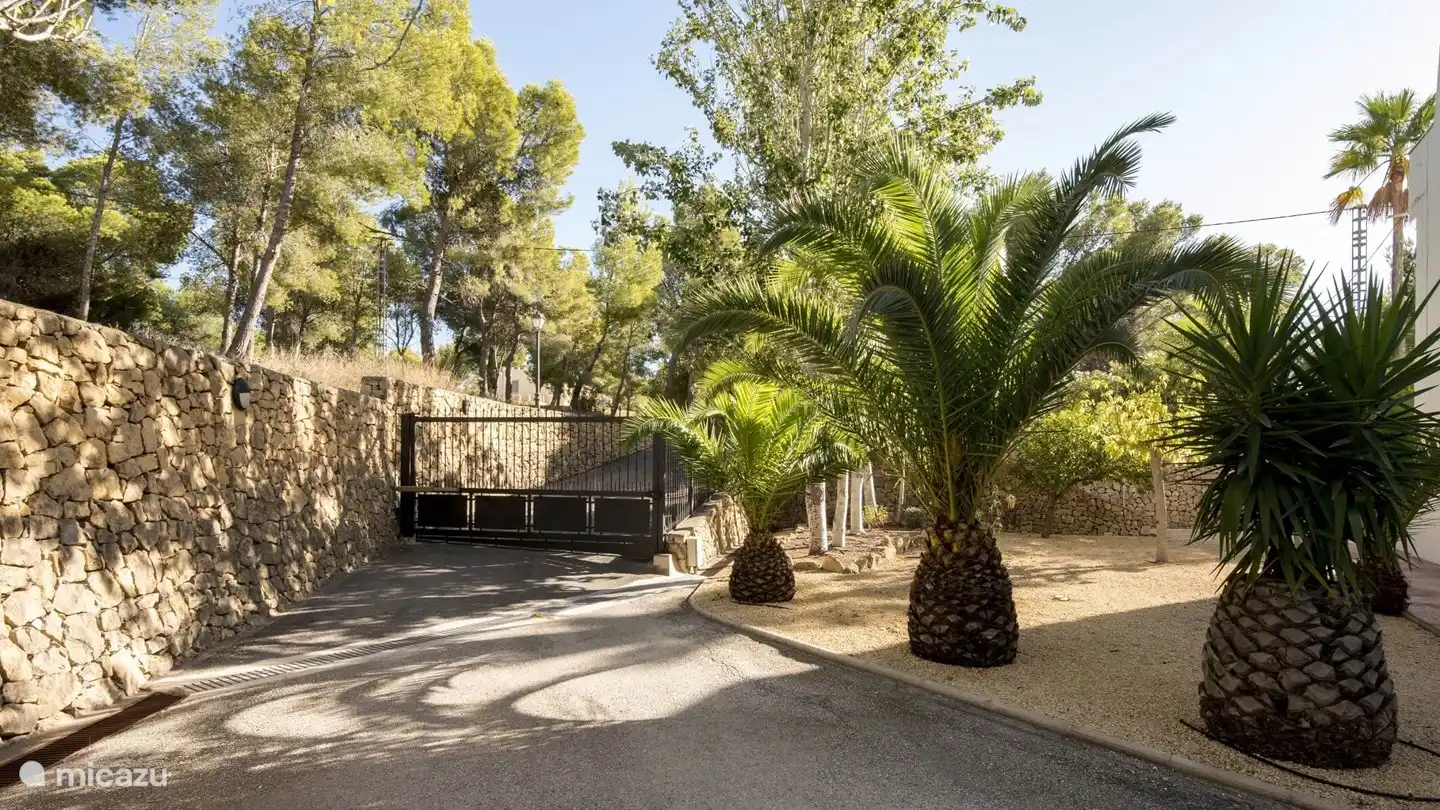 Entrée - portail électrique avec télécommande