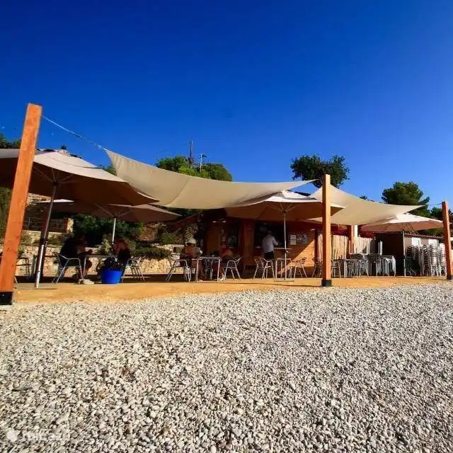 Playa L'Olla à environ 1 km.