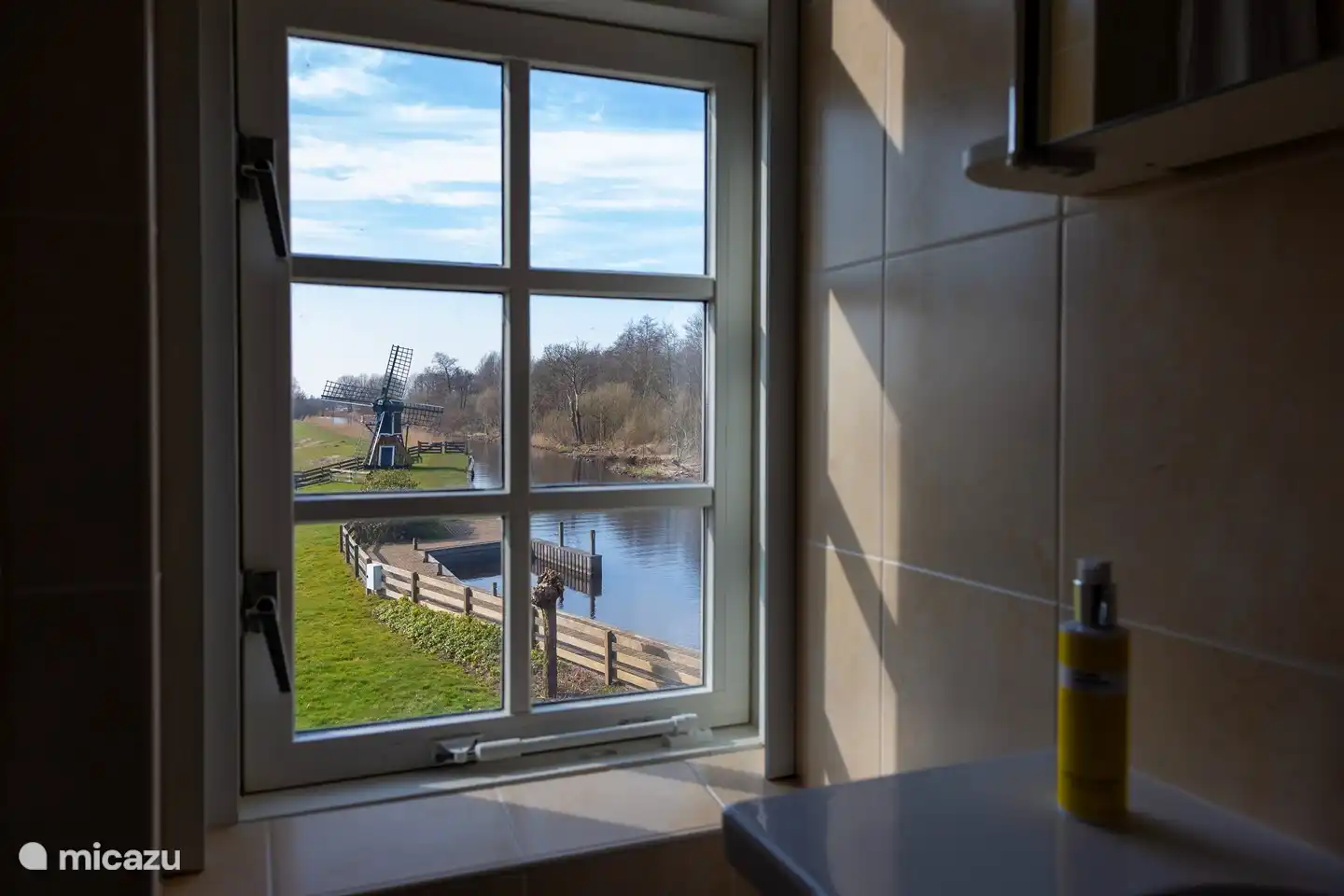 view windmill bedroom Mem