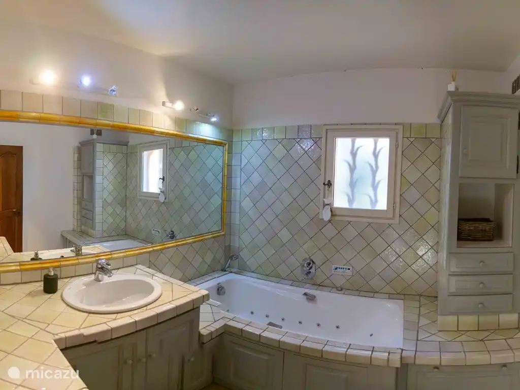 Badezimmer im Erdgeschoss