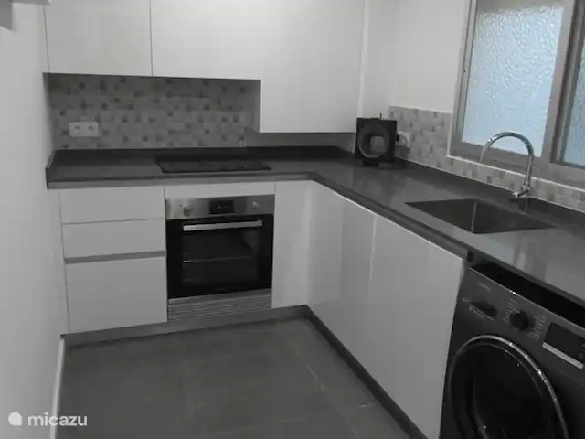 Lumière app.550m de la plage + Wifi | Espagne, Valence, Valence (ville) - appartement Cuisine, avec lave-vaisselle, réfrigérateur et lave-linge.