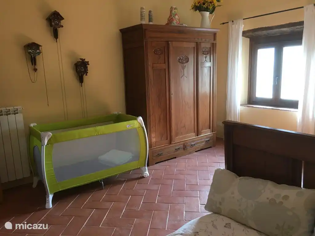 Chambre et lit bébé