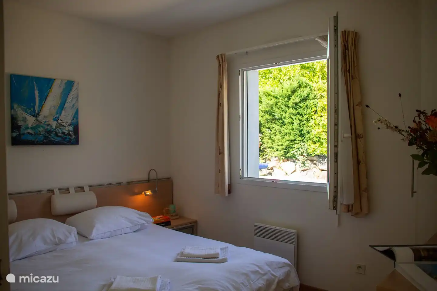 Chambre 1 avec salle de bain attenante