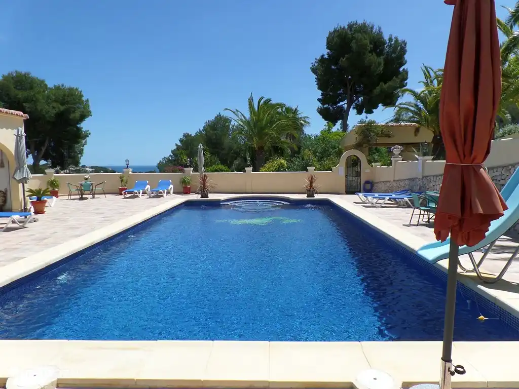 Pool mit Terrasse Villa Senomar