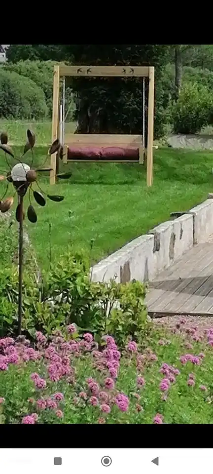 Schommelbank in de tuin