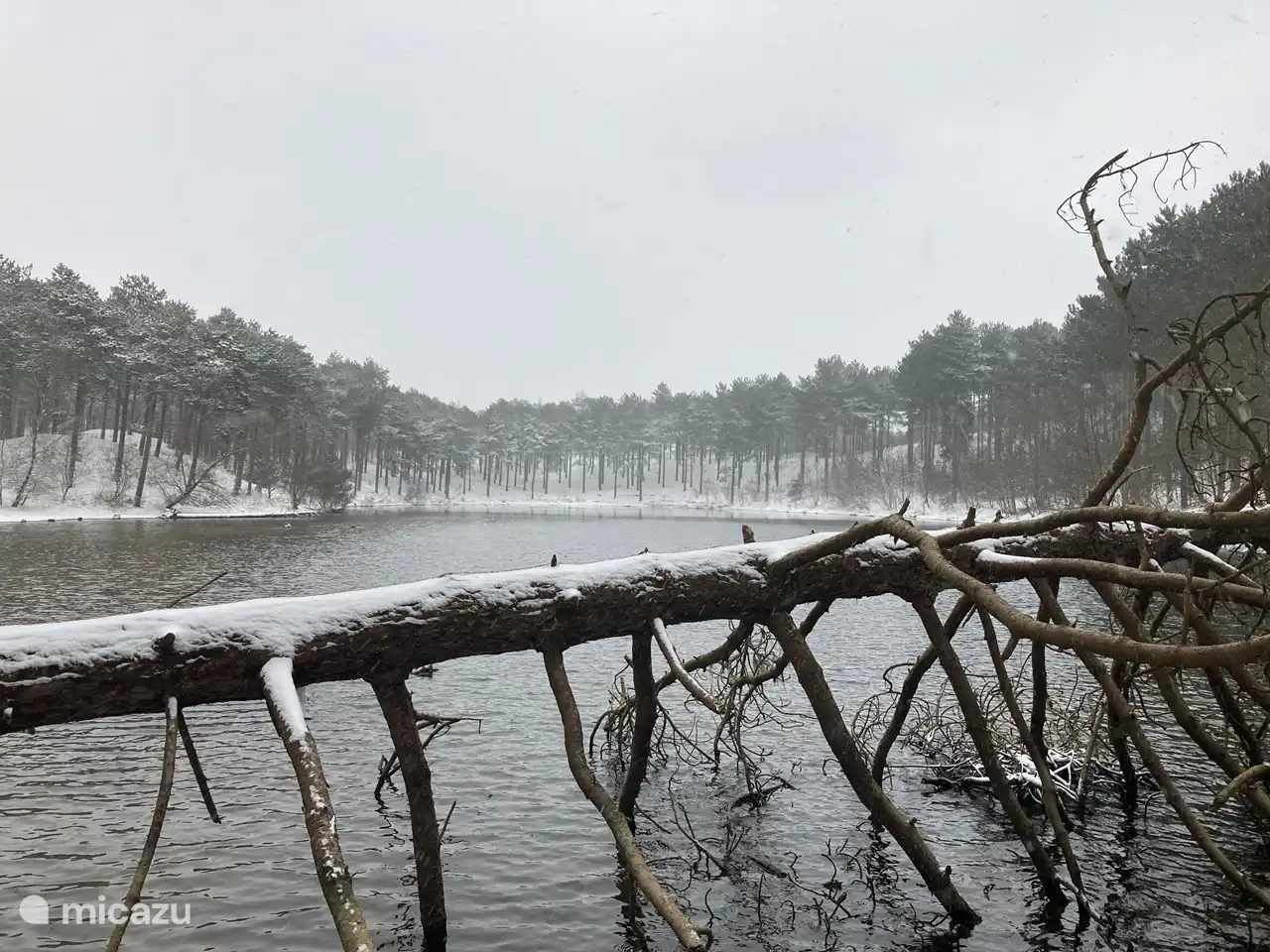 Prachtig meer vlakbij de uitkijktoren 