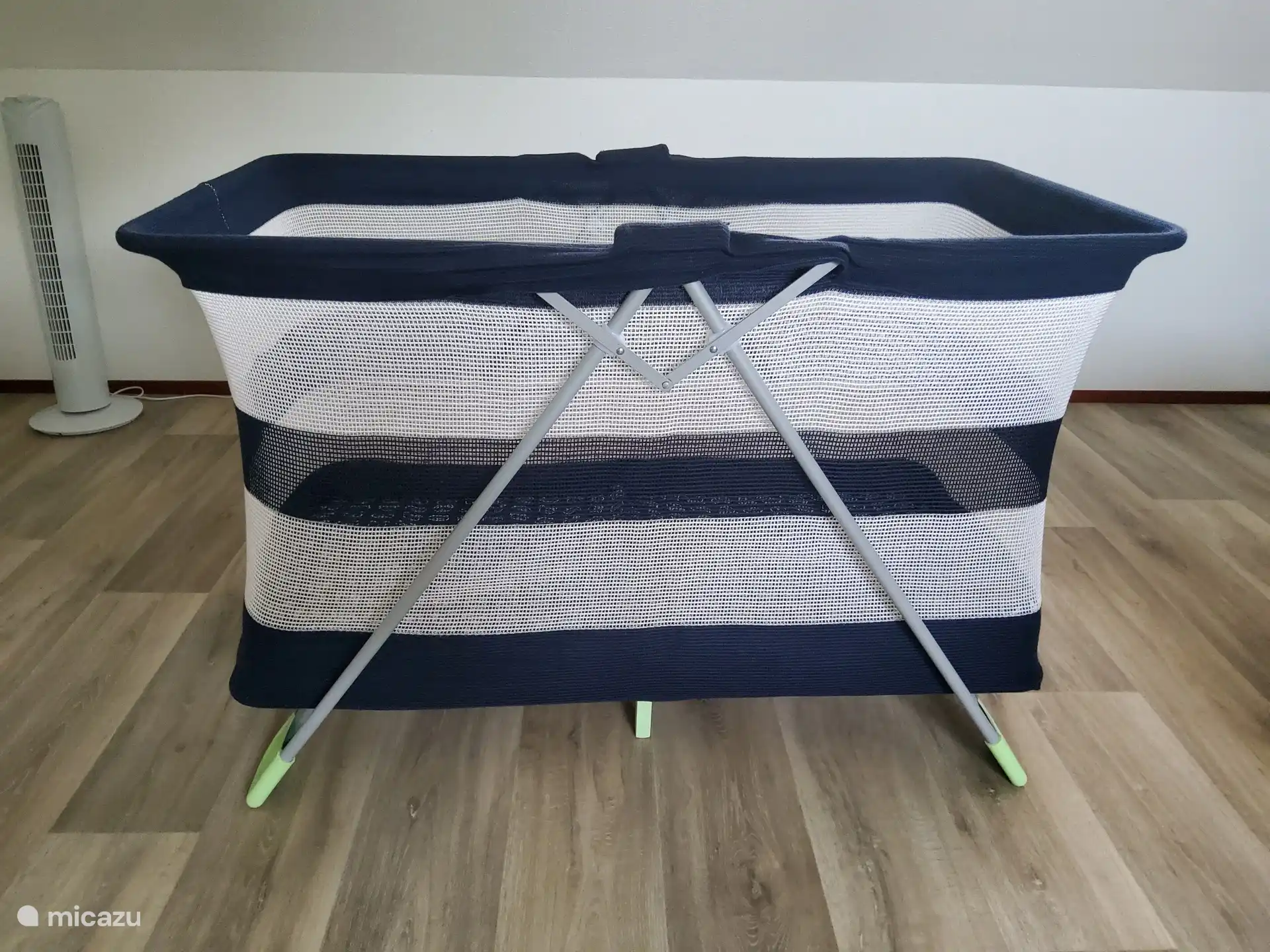 2 Kinderbetten und 2 Hochstühle stehen im Haus zur Verfügung