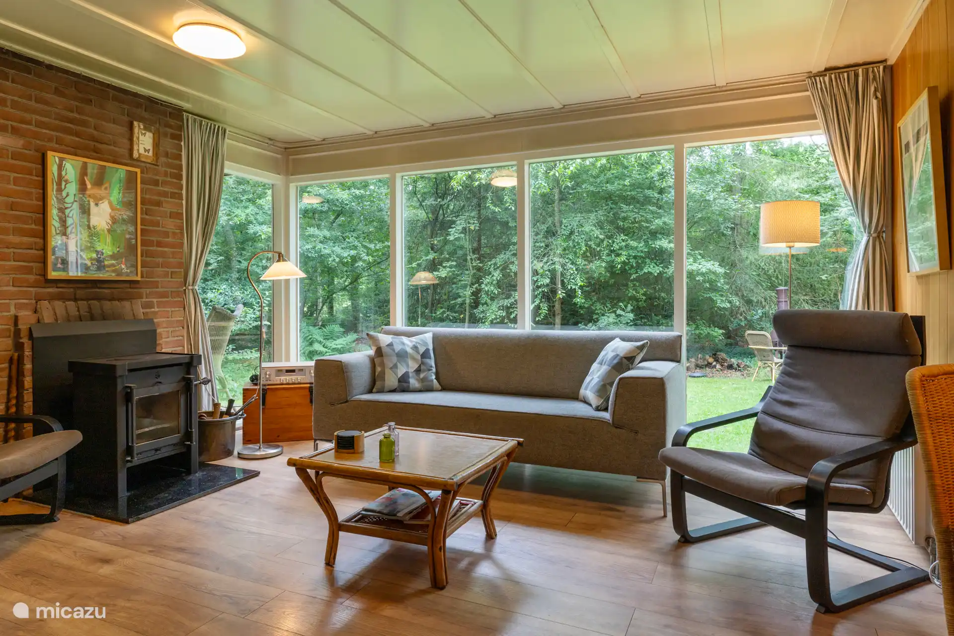 Drehen der Stühle erlaubt.