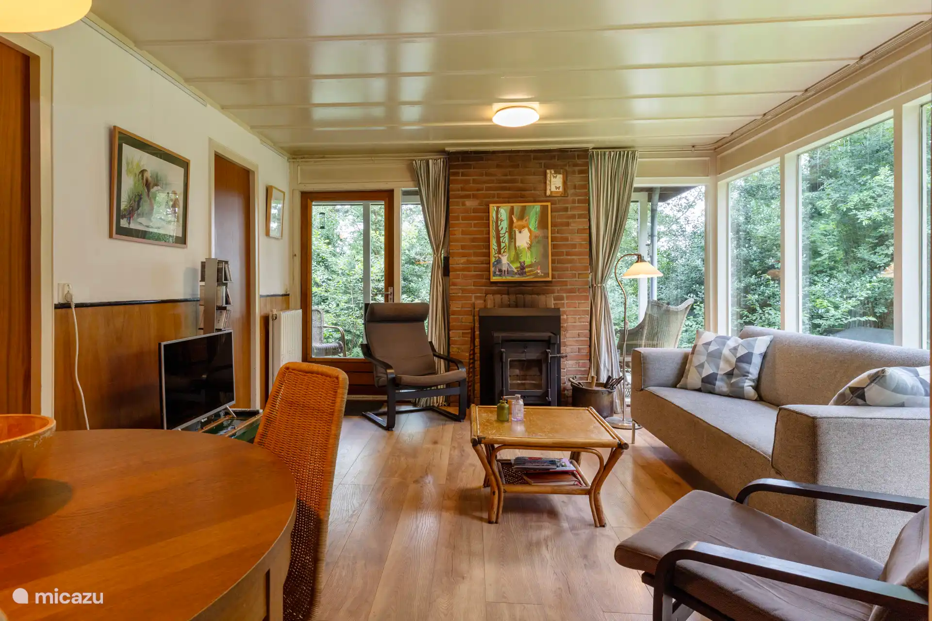 Übersicht Wohnzimmer und Veranda