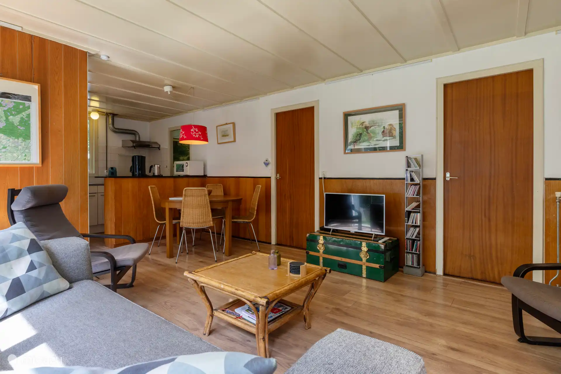 Wohnzimmer mit TV und sehr gutem Internet