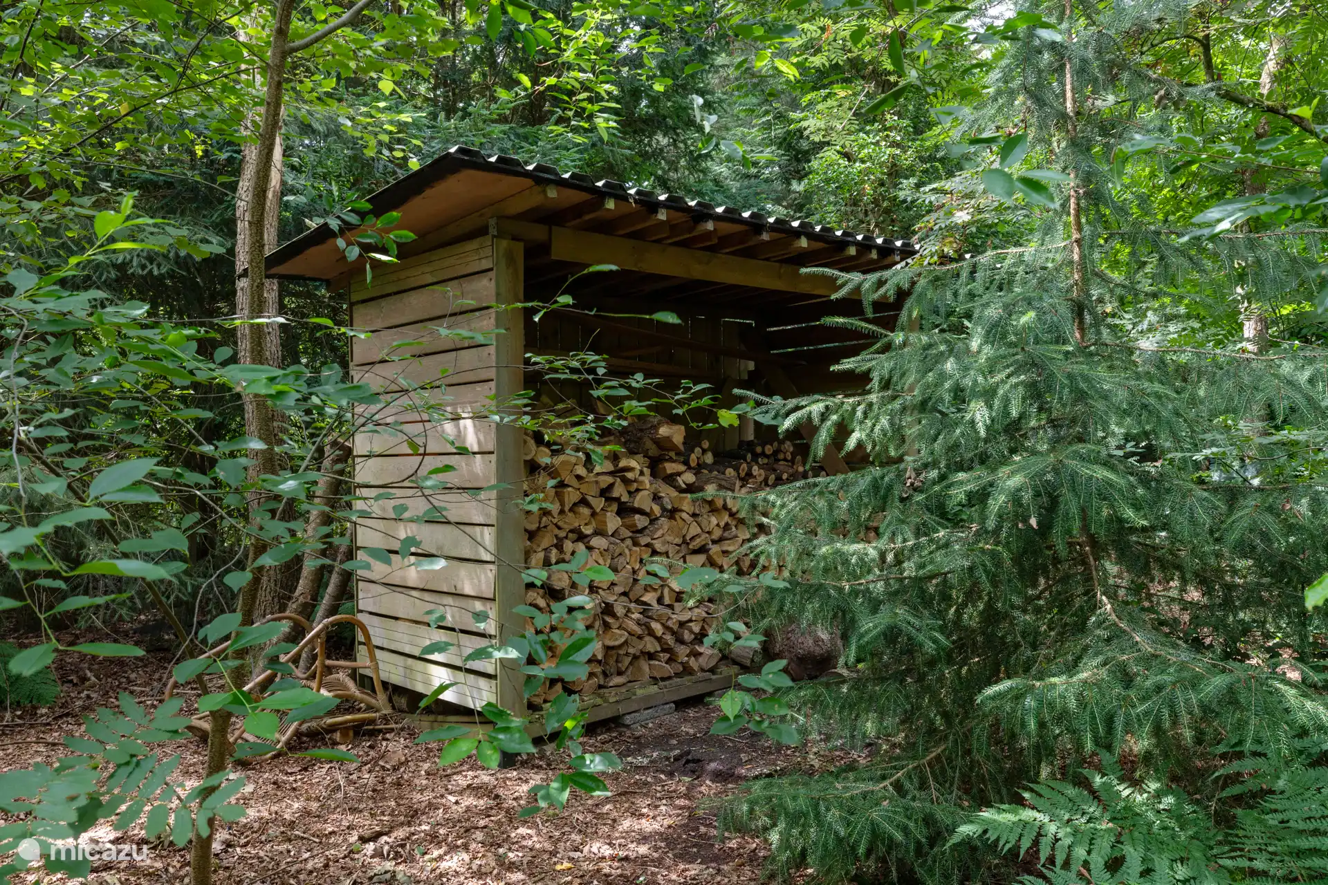 Einer der Holzschuppen