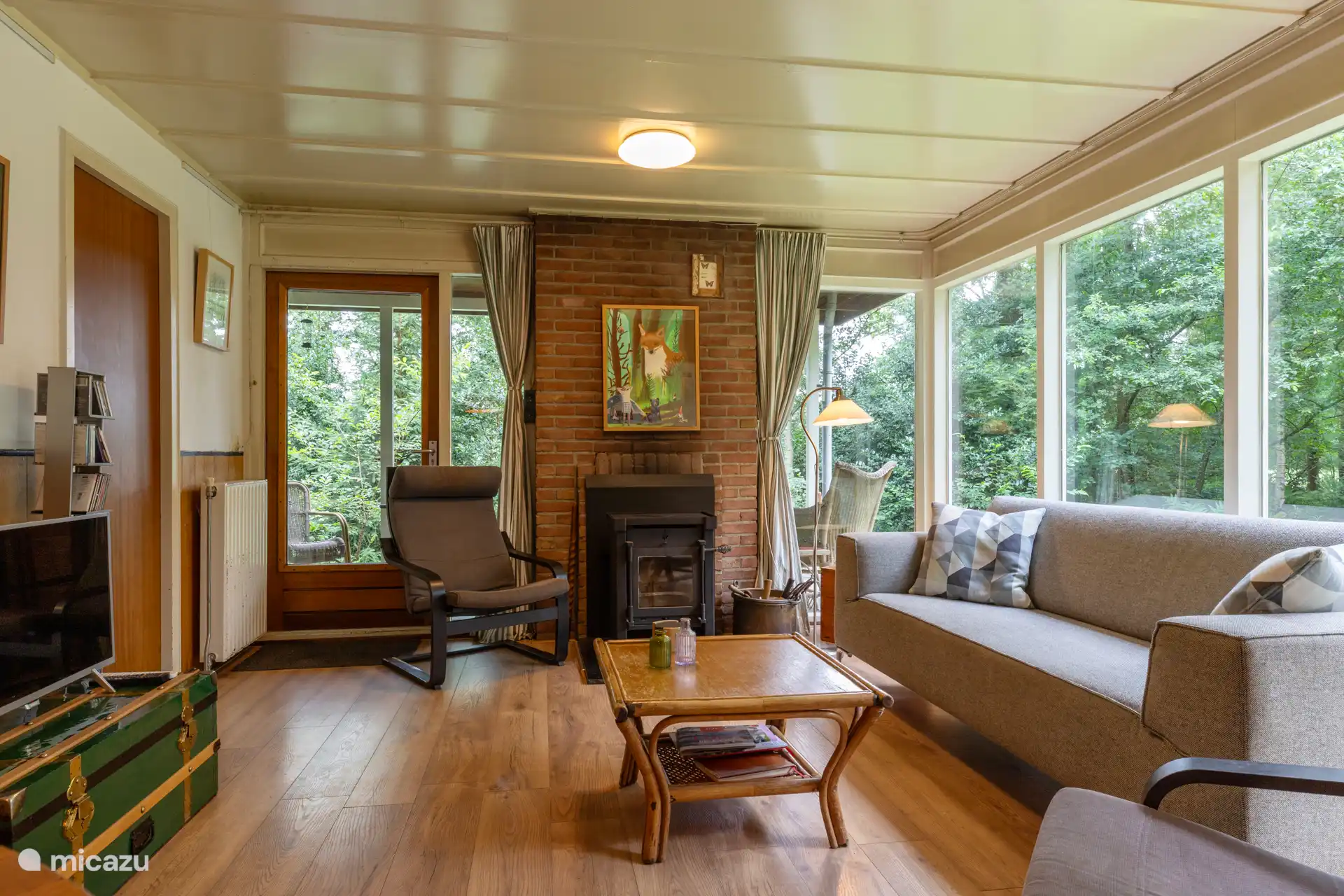 Wohnzimmer mit Holzofen