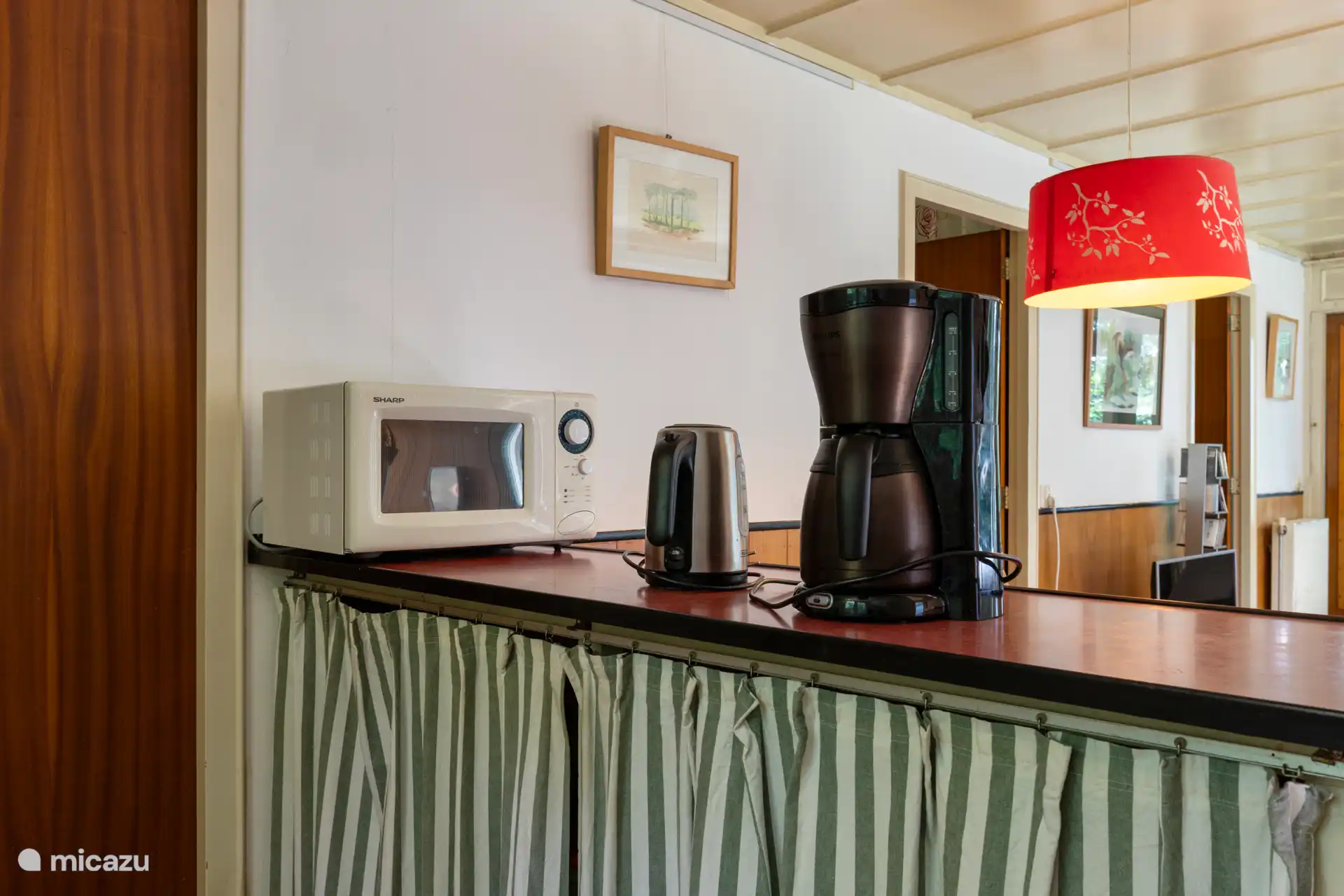 Wasserkocher, Filtermaschine, Senseo vorhanden.